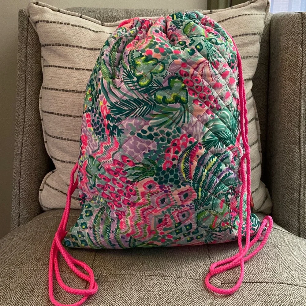 🌺Last One!🌺NWT Lilly Pulitzer Printed Quilted Drawstring Backpack - Picture 3 of 8